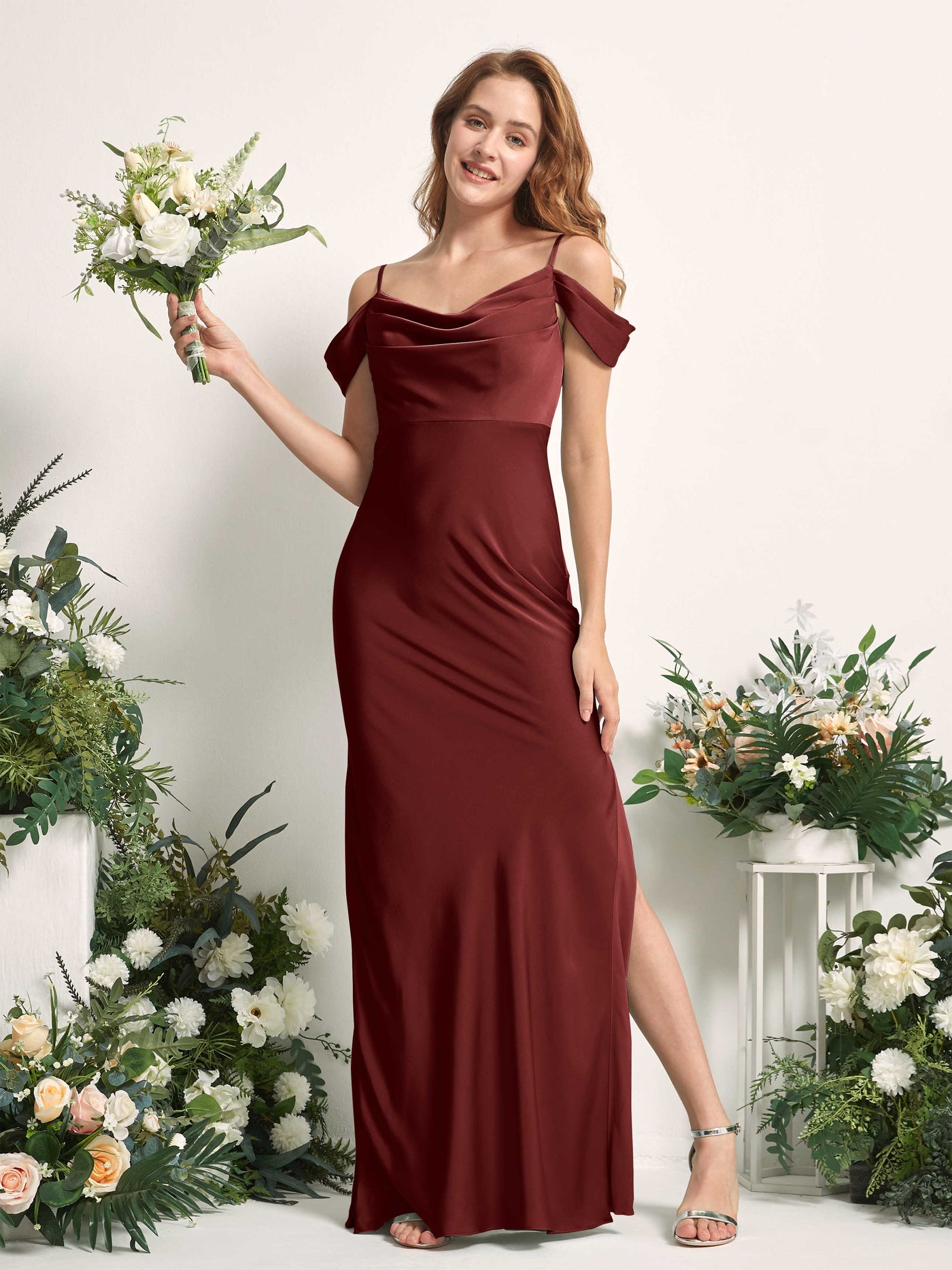 Carlyna Corte trompeta/sirena Hombros caídos Hasta el suelo Vestidos de dama de honor Borgoña #color_borgo-a