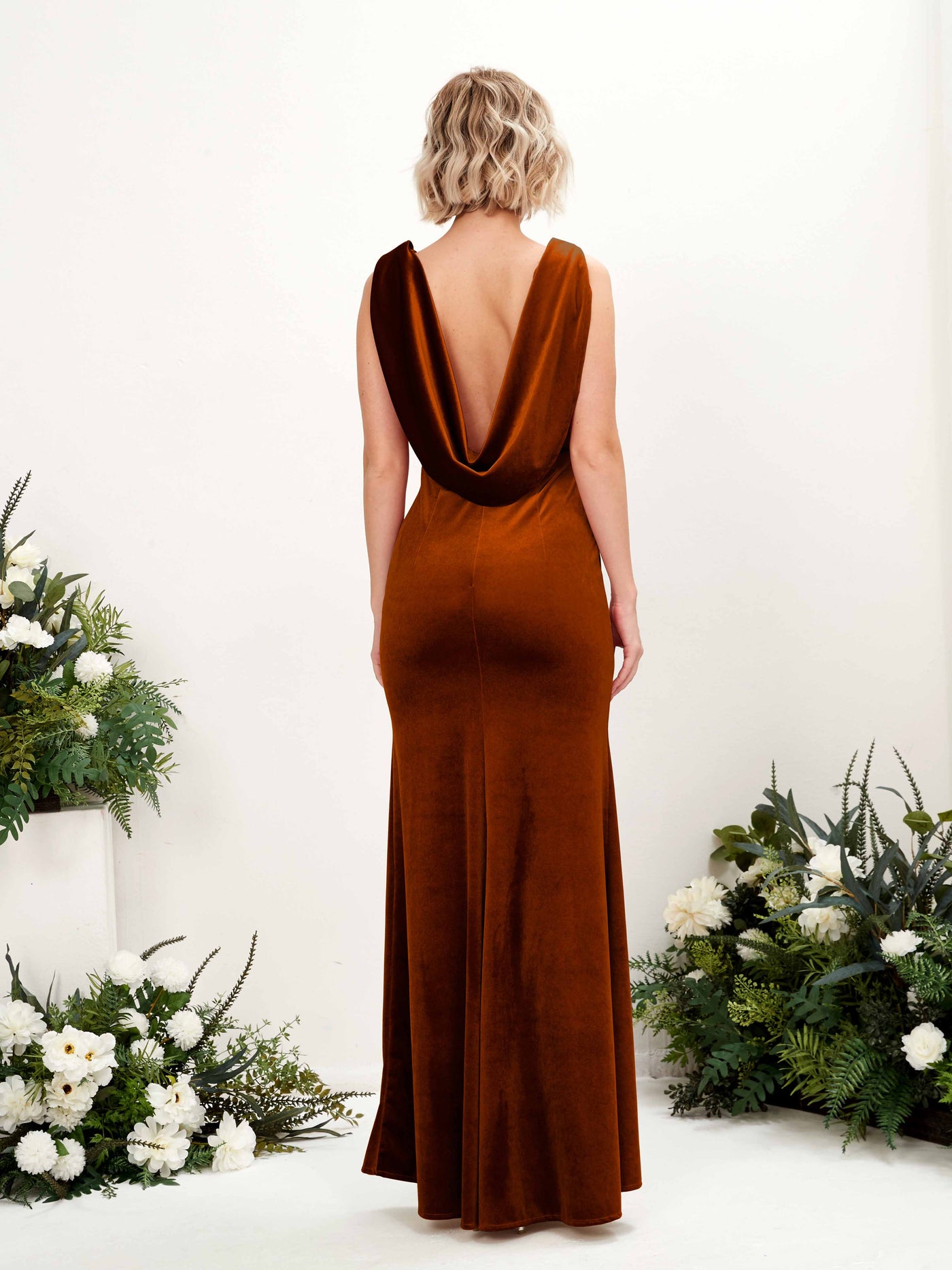 Carlyna Tubo Escote en V Espalda descubierta Terciopelo Vestido de dama de honor Naranja Burant #color_naranja-burant