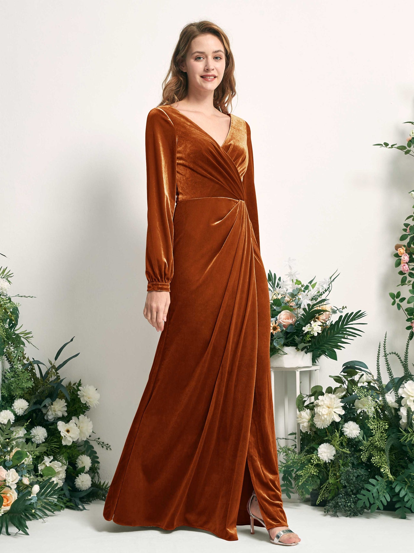 Carlyna Tubo Silueta Manga Larga Escote en V hasta el suelo vestido de dama de honor Naranja Burant #color_naranja-burant