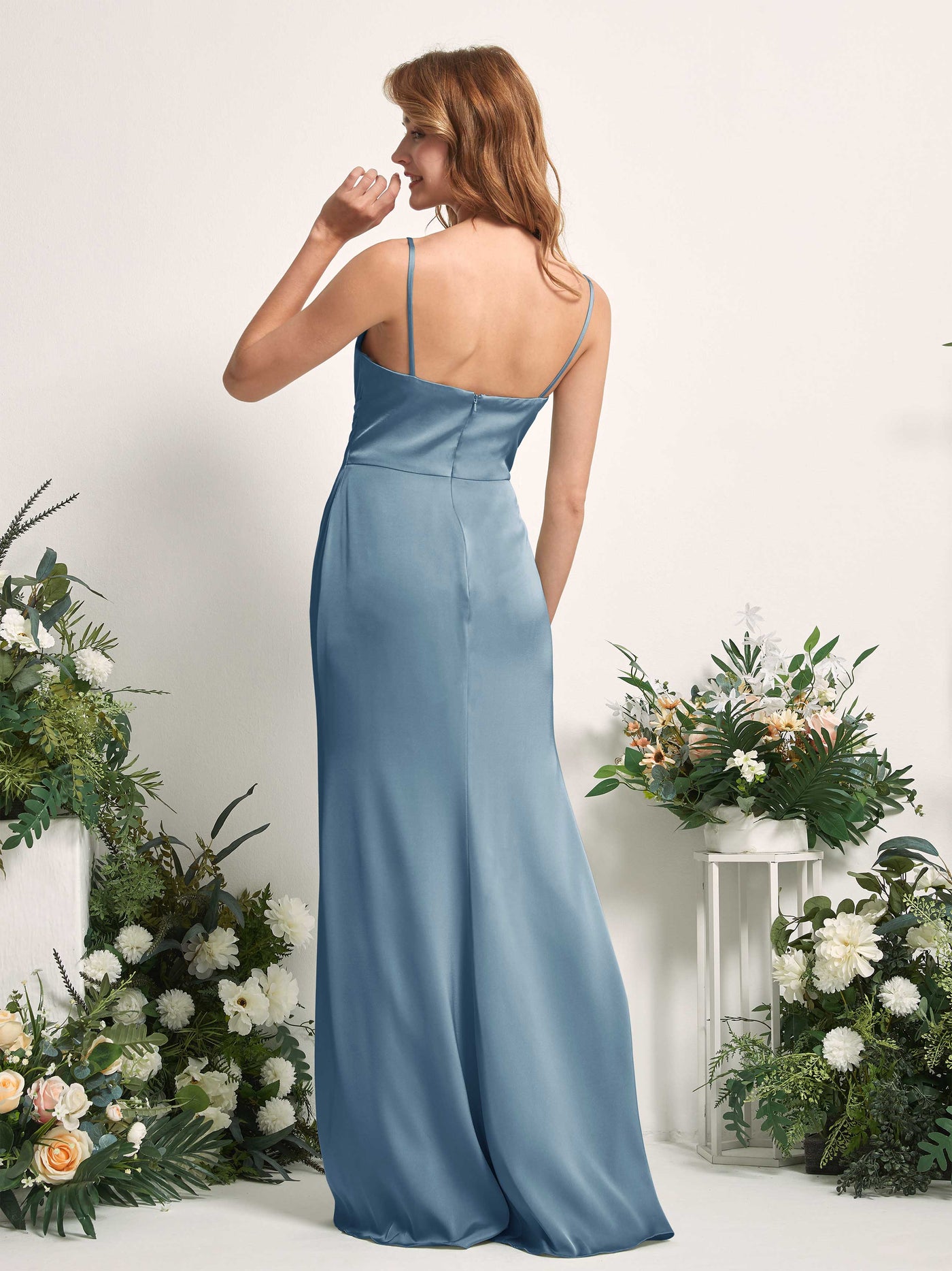 Carlyna Vestido corte trompeta/sirena Escote en V Hasta el suelo Satén para damas de honor Azul Tinta #color_azul-tinta