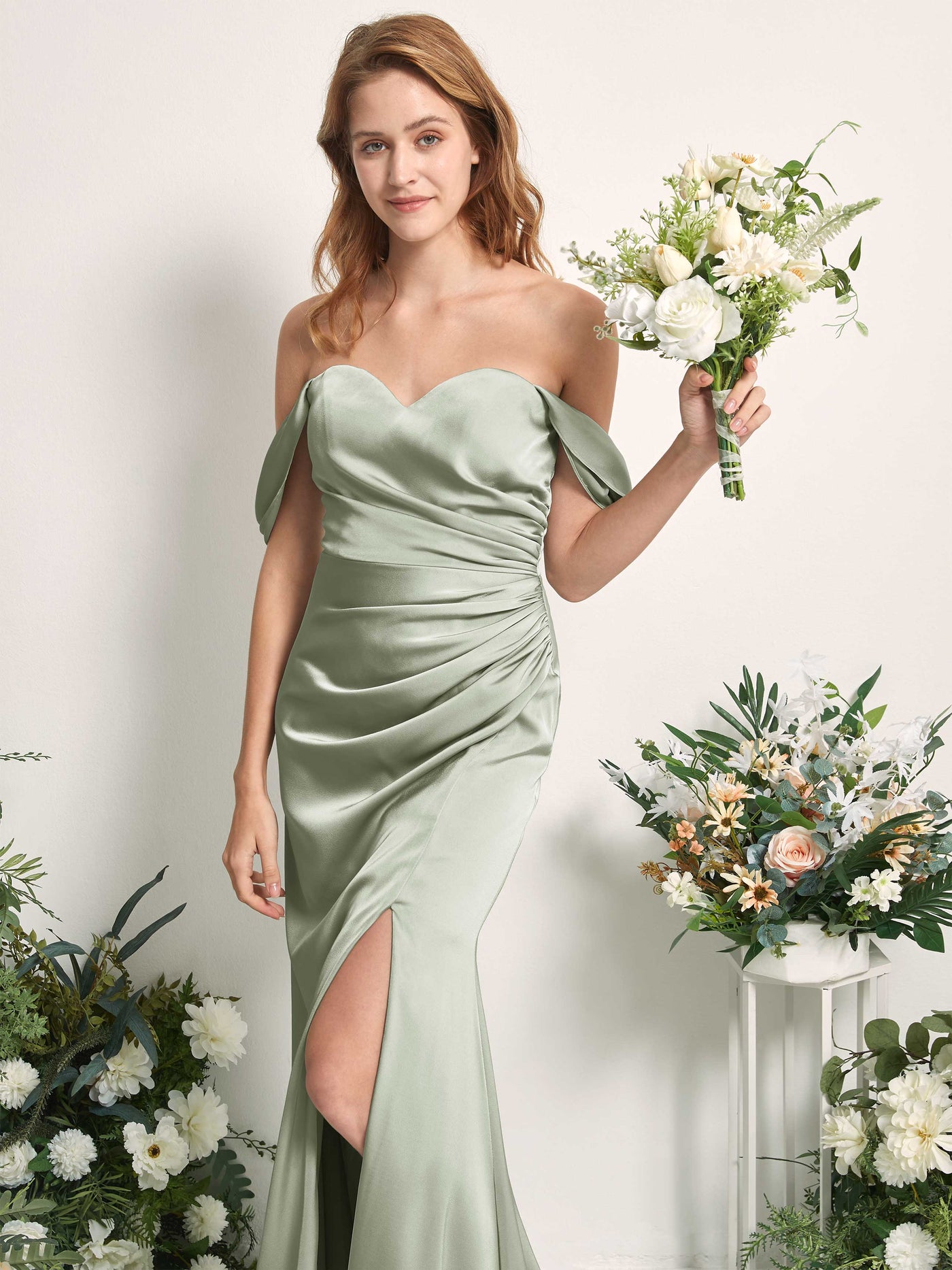 Carlyna Vestido dama de honor corte trompeta hombros caídos fruncido hasta el suelo Verde Salvia #color_verde-salvia