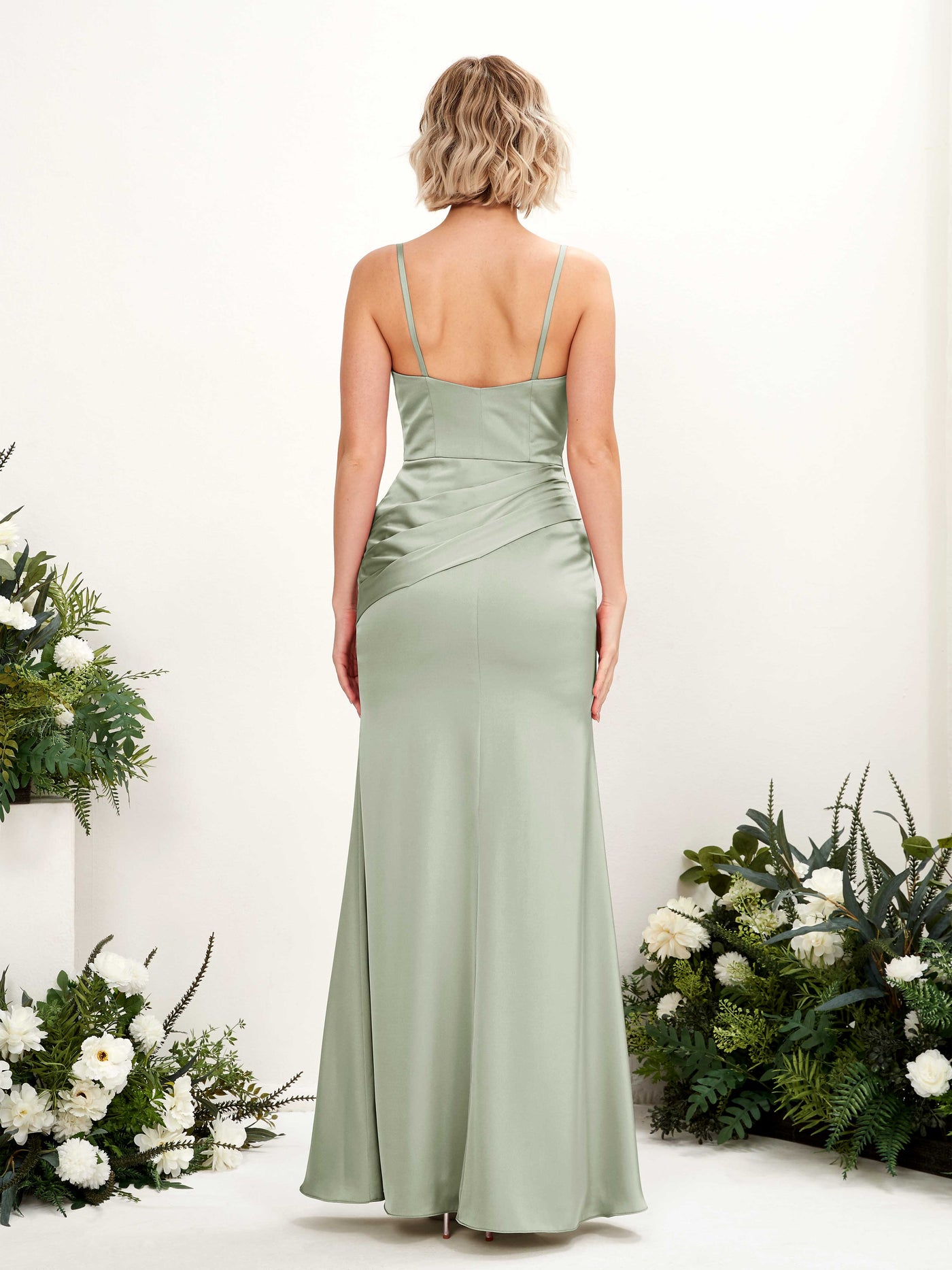 Carlyna Vestido de dama de honor corte trompeta escote en V satén hasta el suelo Verde Salvia #color_verde-salvia