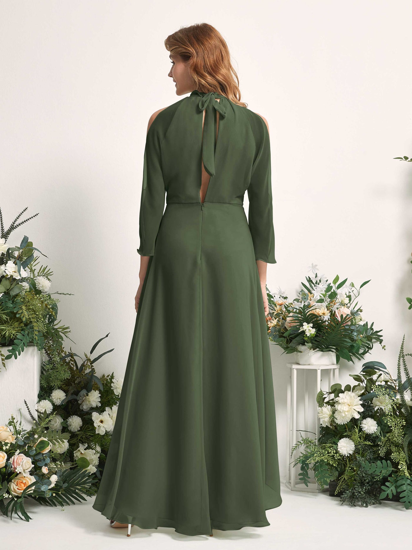 Carlyna Vestido de dama de honor línea A cuello redondo hasta el suelo gasa Oliva Martini #color_oliva-martini