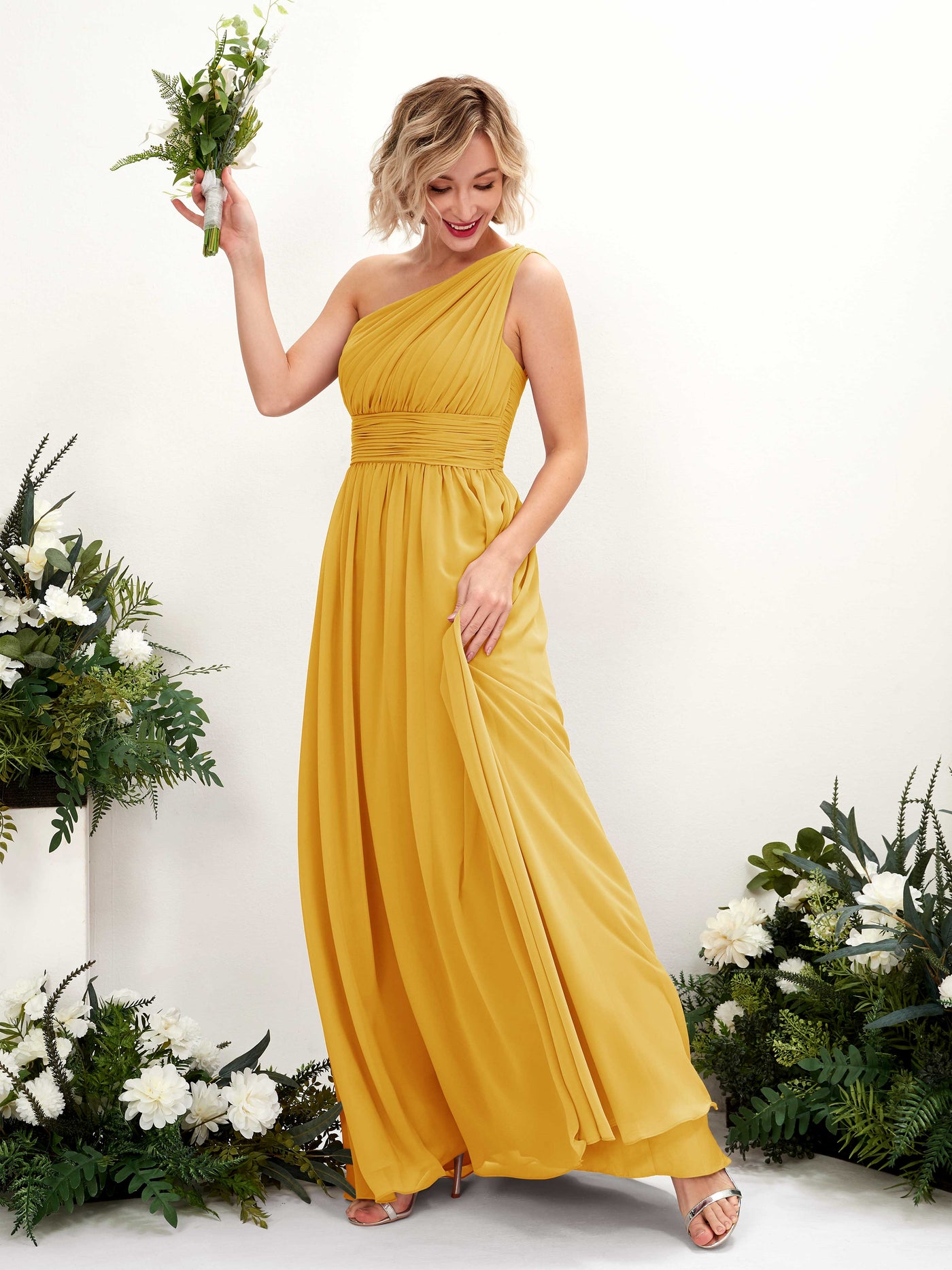 Carlyna Vestido de dama de honor línea A fruncido un hombro longitud hasta el suelo Amarillo Mostaza #color_amarillo-mostaza