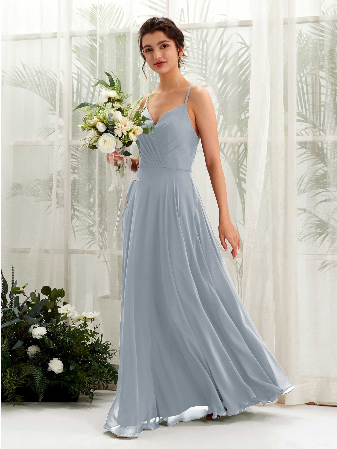 Carlyna Vestido de línea A escote en V con tirantes finos hasta el suelo vestido de dama de honor Azul Empolvado Mejorado #color_azul-empolvado-mejorado