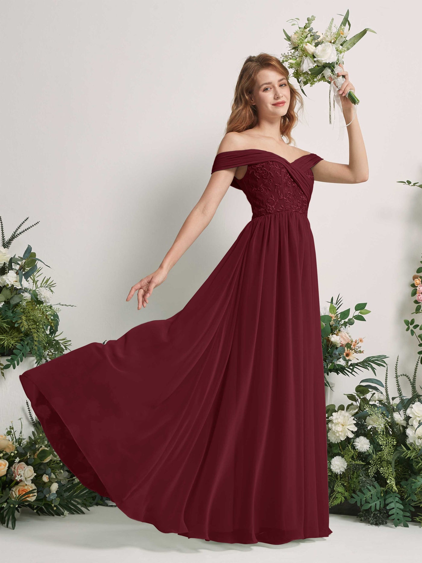 Carlyna Vestido de Línea A Hombros Caídos Hasta el Suelo Bordado Vestidos de Dama de Honor Borgoña #color_borgo-a