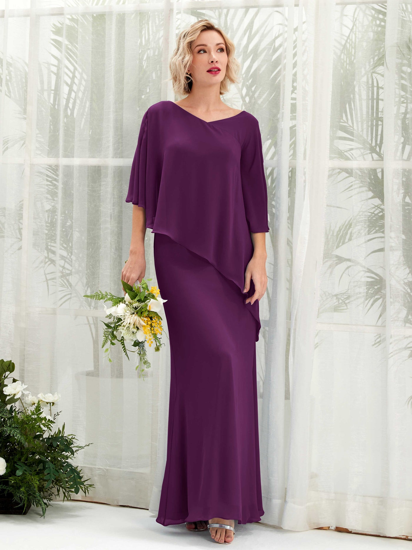 Carlyna Vestido línea A asimétrico capa damas de honor Uva #color_uva