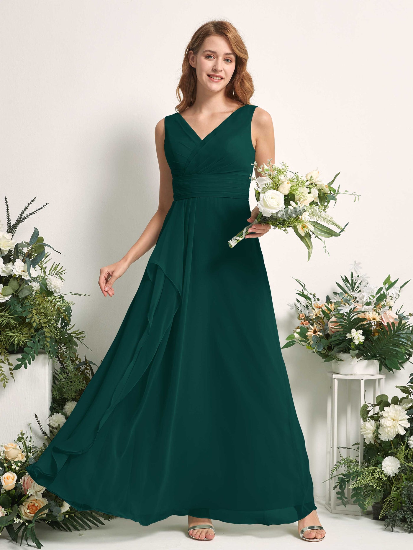 Carlyna Vestido línea A con escote en V hasta el suelo vestido de dama de honor Esmeralda Oscuro #color_esmeralda-oscuro
