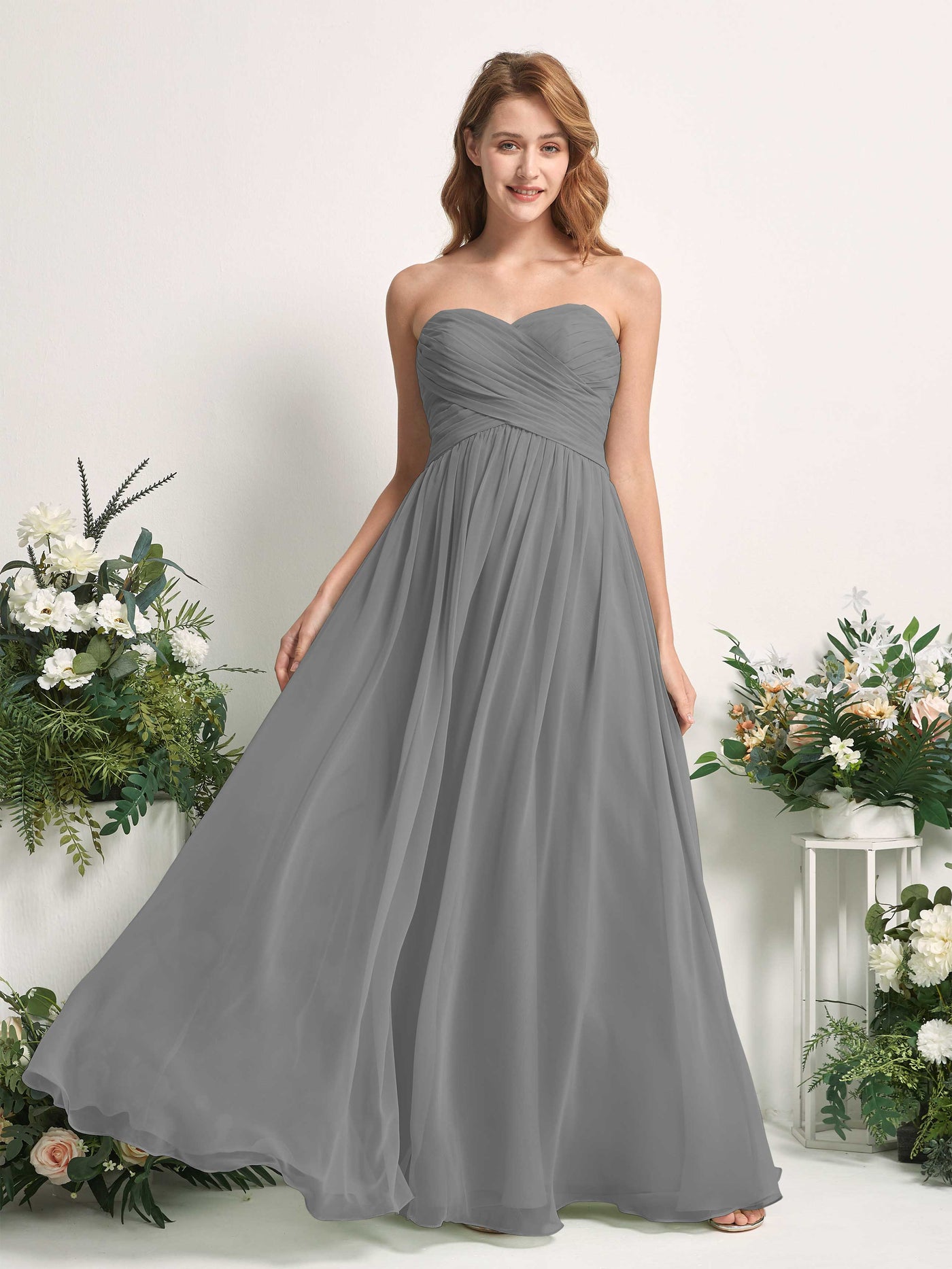 Carlyna Vestido Línea A Cuello de corazón Hasta el suelo Gasa Fruncido Dama de honor Gris Acero #color_gris-acero
