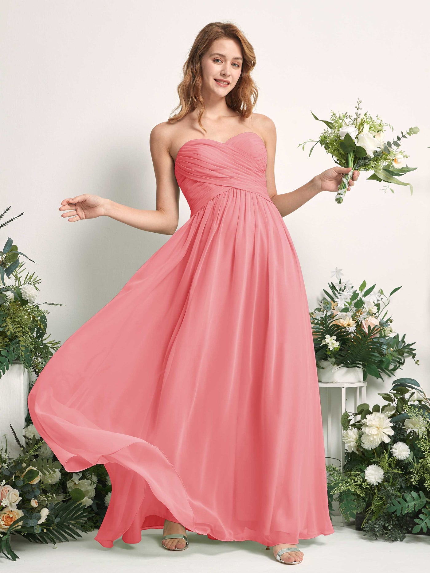 Carlyna Vestido Línea A Cuello de corazón Hasta el suelo Gasa Fruncido Dama de honor Rosa Coral #color_rosa-coral