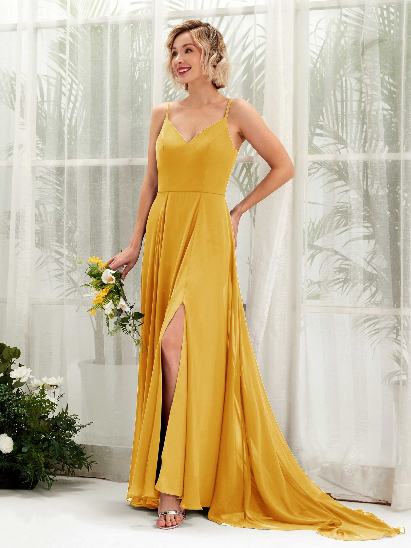 Carlyna Vestido línea A escote en V hasta el suelo gasa dama de honor Amarillo Mostaza #color_amarillo-mostaza