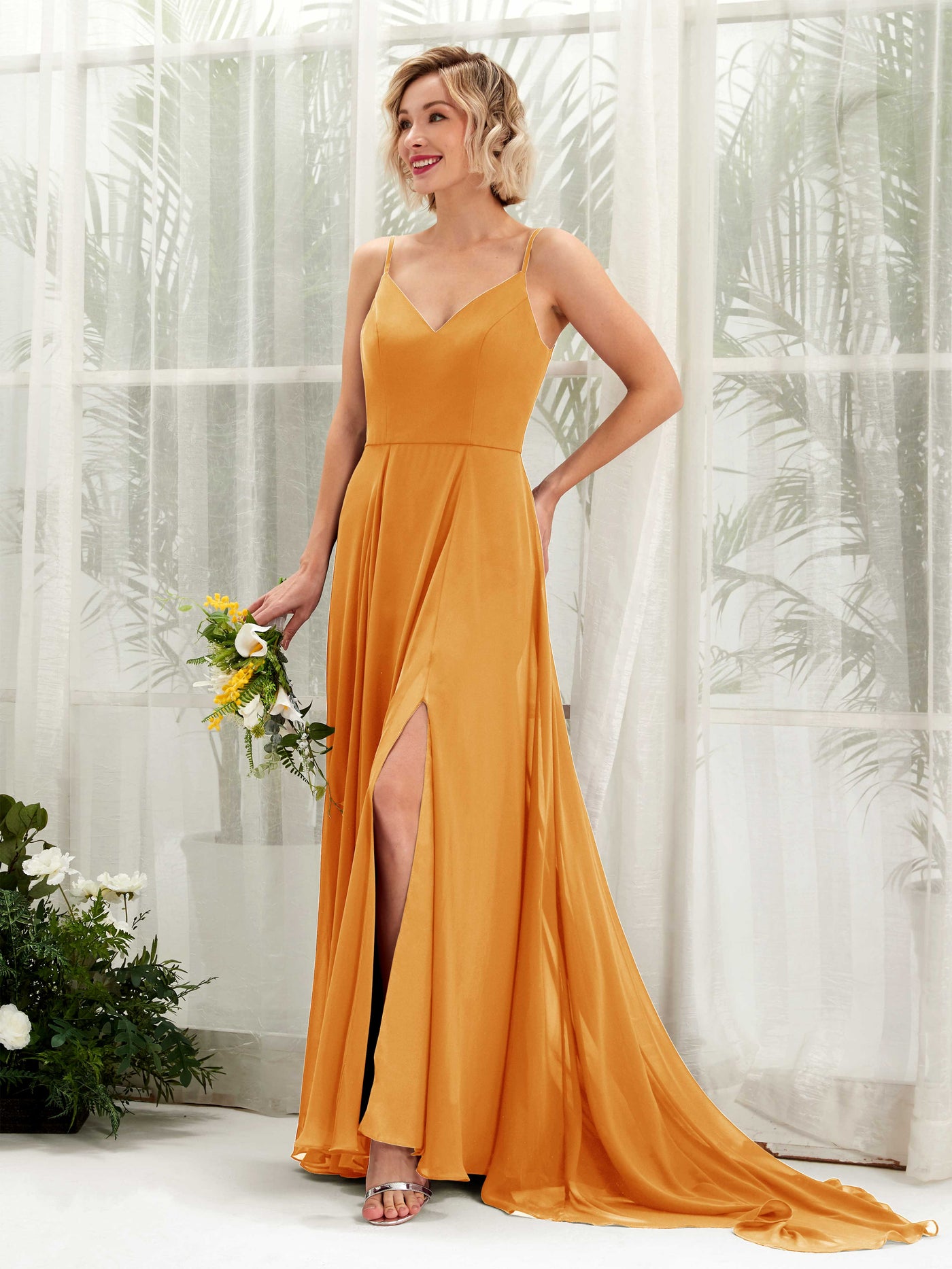 Carlyna Vestido línea A escote en V hasta el suelo gasa dama de honor Mango #color_mango