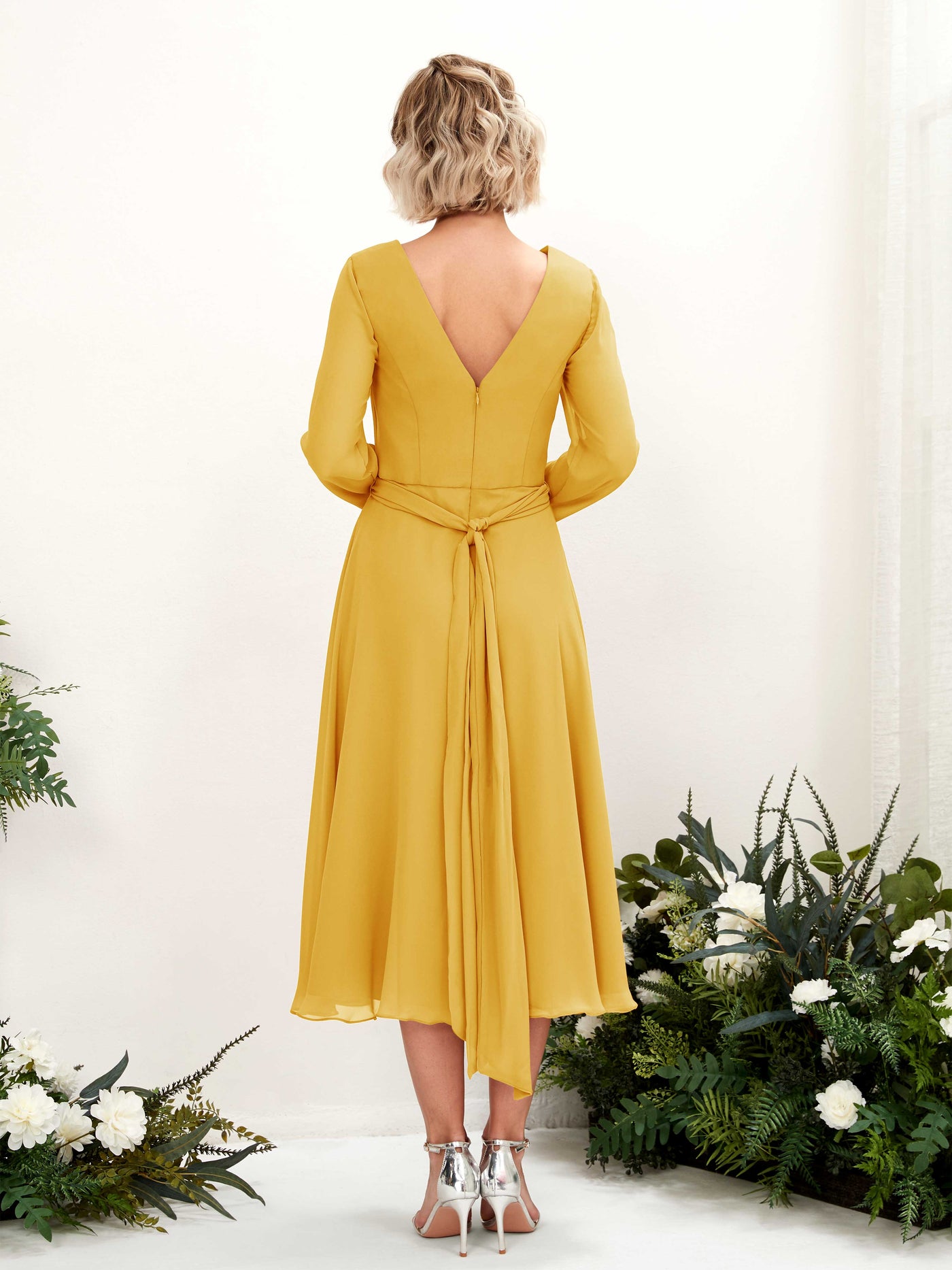 Carlyna Vestido Línea A Escote en V Manga Larga Hasta la tibia Vestidos de dama de honor Amarillo Mostaza #color_amarillo-mostaza