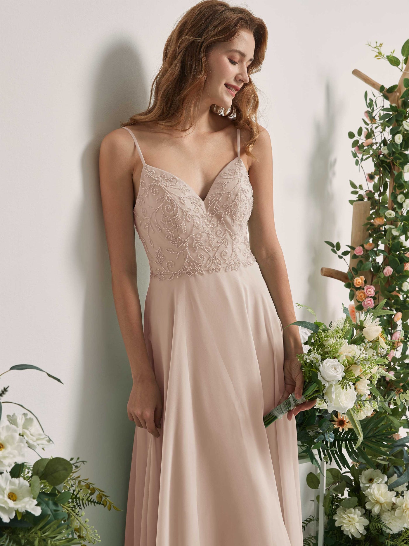 Carlyna Vestido línea A Escote en V Tirantes finos Hasta el suelo Dama de honor Champán #color_champ-n