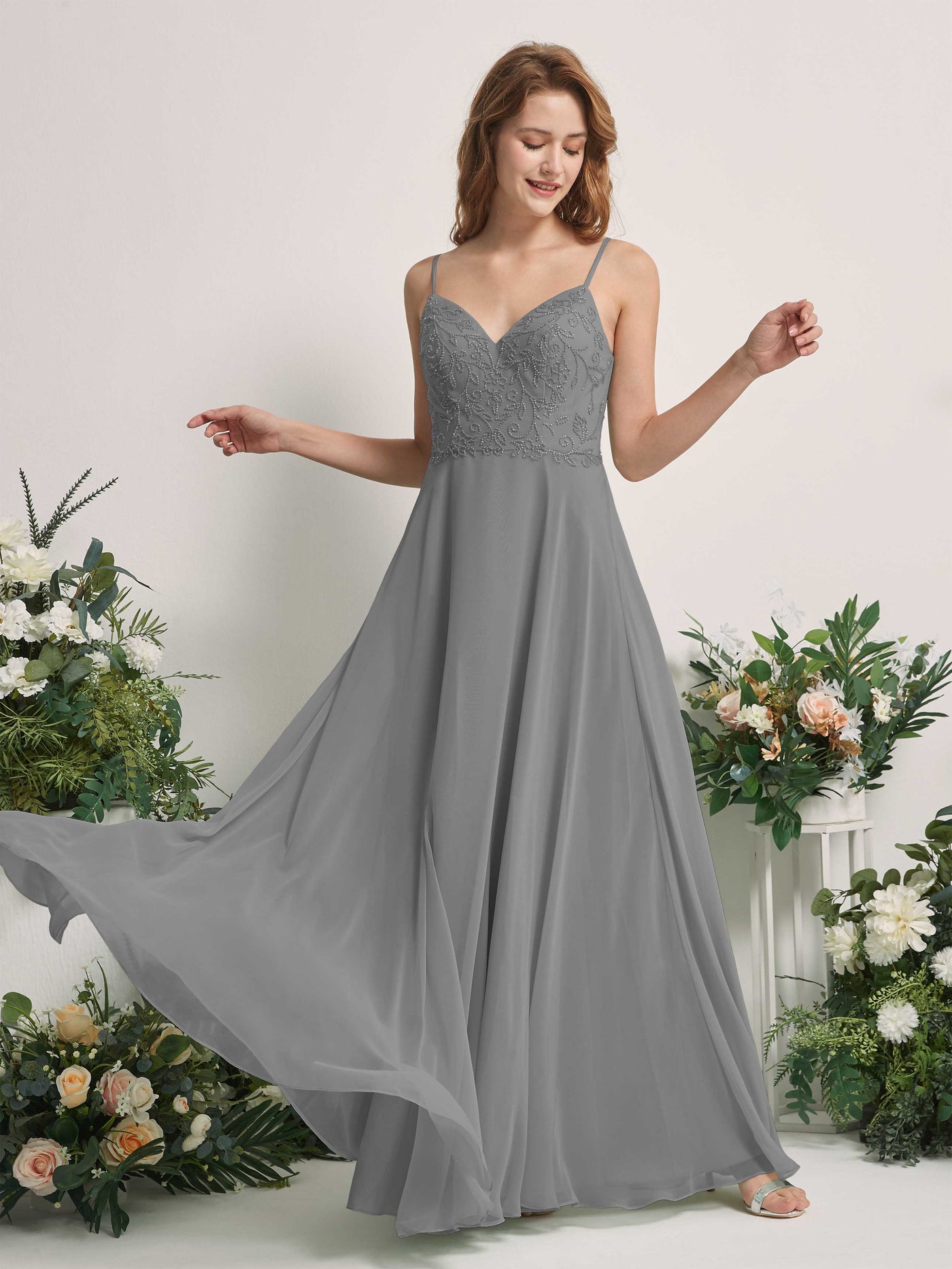 Carlyna Vestido línea A Escote en V Tirantes finos Hasta el suelo Dama de honor Gris Acero #color_gris-acero