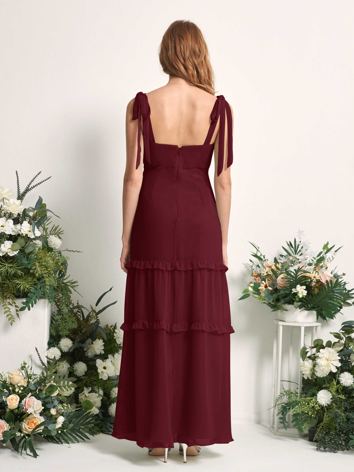 Carlyna Vestido Línea A Hasta el Suelo Escote Derecho Volantes Gasa dama de honor Borgoña #color_borgo-a
