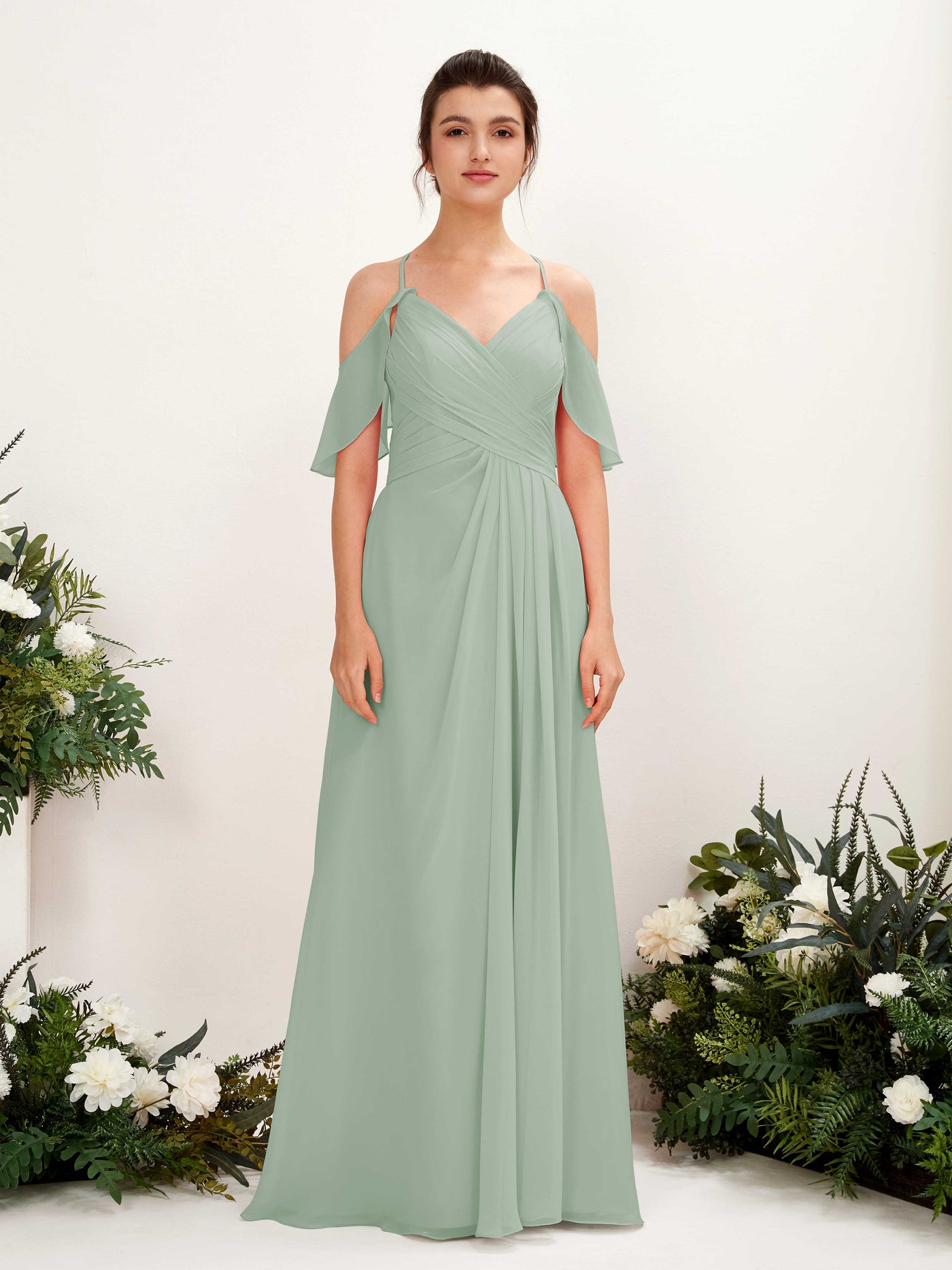 Carlyna Vestido Línea A Hombros Caídos Hasta el suelo Vestidos de dama de honor Verde Salvia #color_verde-salvia